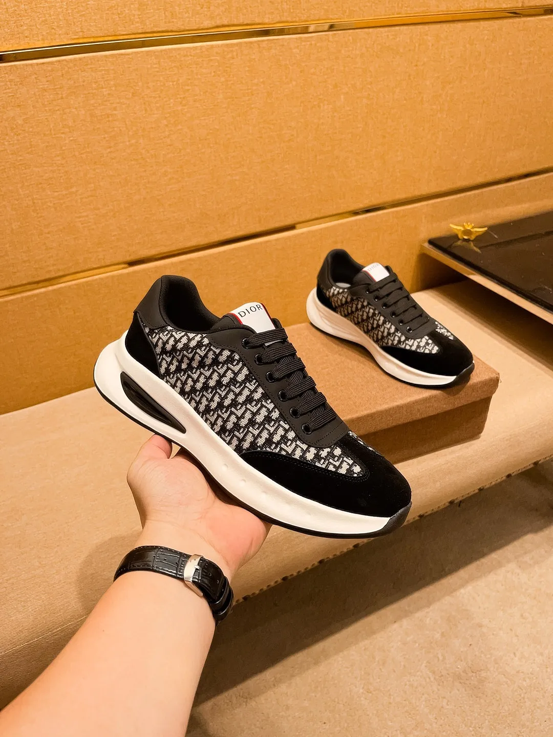 Men's shoes💰 440💰🔥 [Dior] Men's high-end brand of shoes official website 1:1 latest masterpiece: the upper is made of imported first-layer cowhide from Italy, comfortable and breathable lining ➕original non-slip and wear-resistant outsole🔥, making walking more convenient and comfortable! An exclusive new model, a stunning work, a beautiful 1:1 replica [color] compared to the official quality! Create a fashionable personality to set off your uniqueness! A must-have for trendy men! Classic 🔥Size: 39-44 Color: 🔥Multiple colors available
